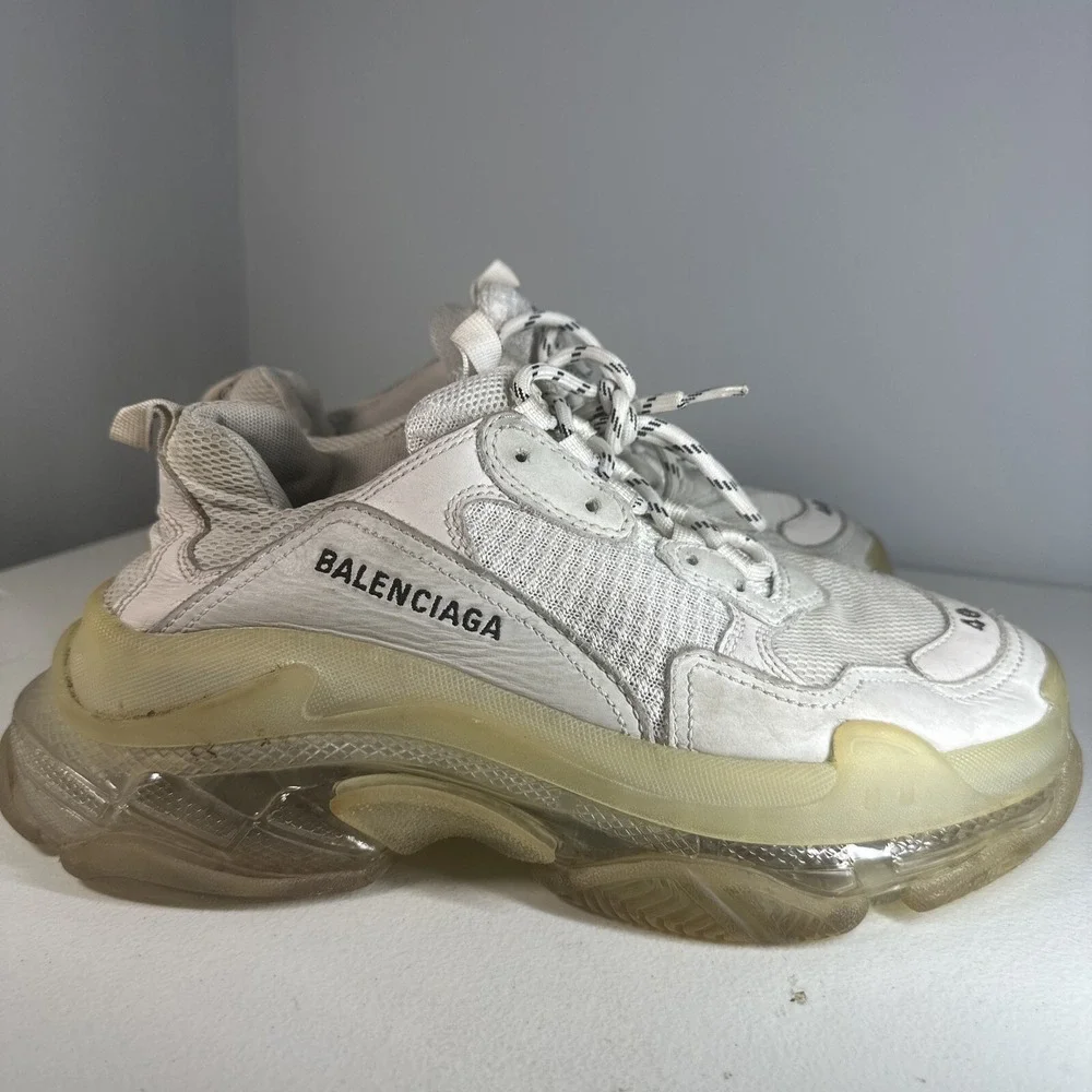 Size 7‎ - Balenciaga Triple S Men 40 Sneaker Pearl Grey Clear Sole Balenciaga Triple S Grey Unboxing - YouTube main image 4